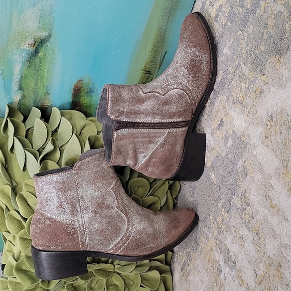 Seychelles Ankle Boots - Suede & Silver Metallic Chelsea Style Western - Picture 9 of 14
